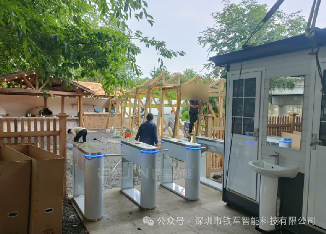 景區(qū)檢票閘機(jī)選型三要素：耐候性、防撞能力、斷網(wǎng)脫機(jī)